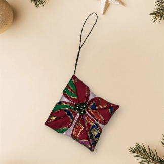étoile rouge avec motifs de Noël